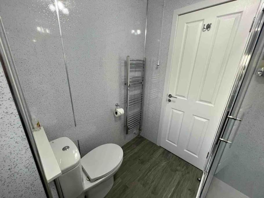 Modern 2 Bed Apartment أوبان المظهر الخارجي الصورة