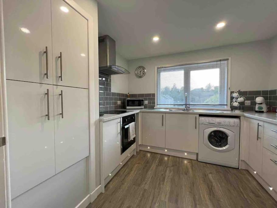Modern 2 Bed Apartment أوبان المظهر الخارجي الصورة