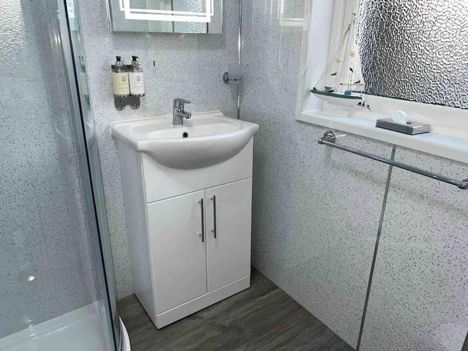 Modern 2 Bed Apartment أوبان المظهر الخارجي الصورة