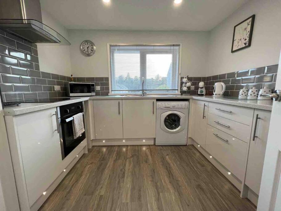 Modern 2 Bed Apartment أوبان المظهر الخارجي الصورة